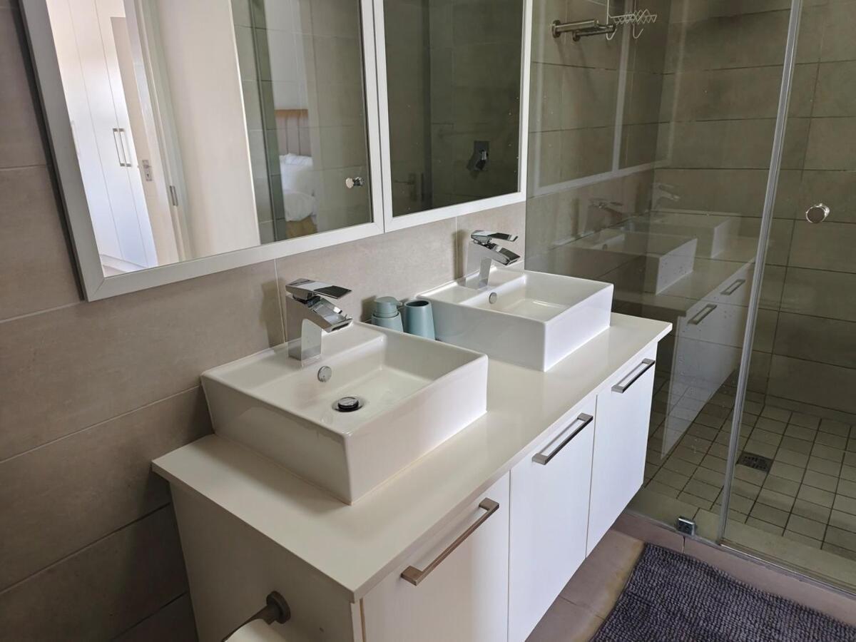 Waters Edge Luxury Century Apartment