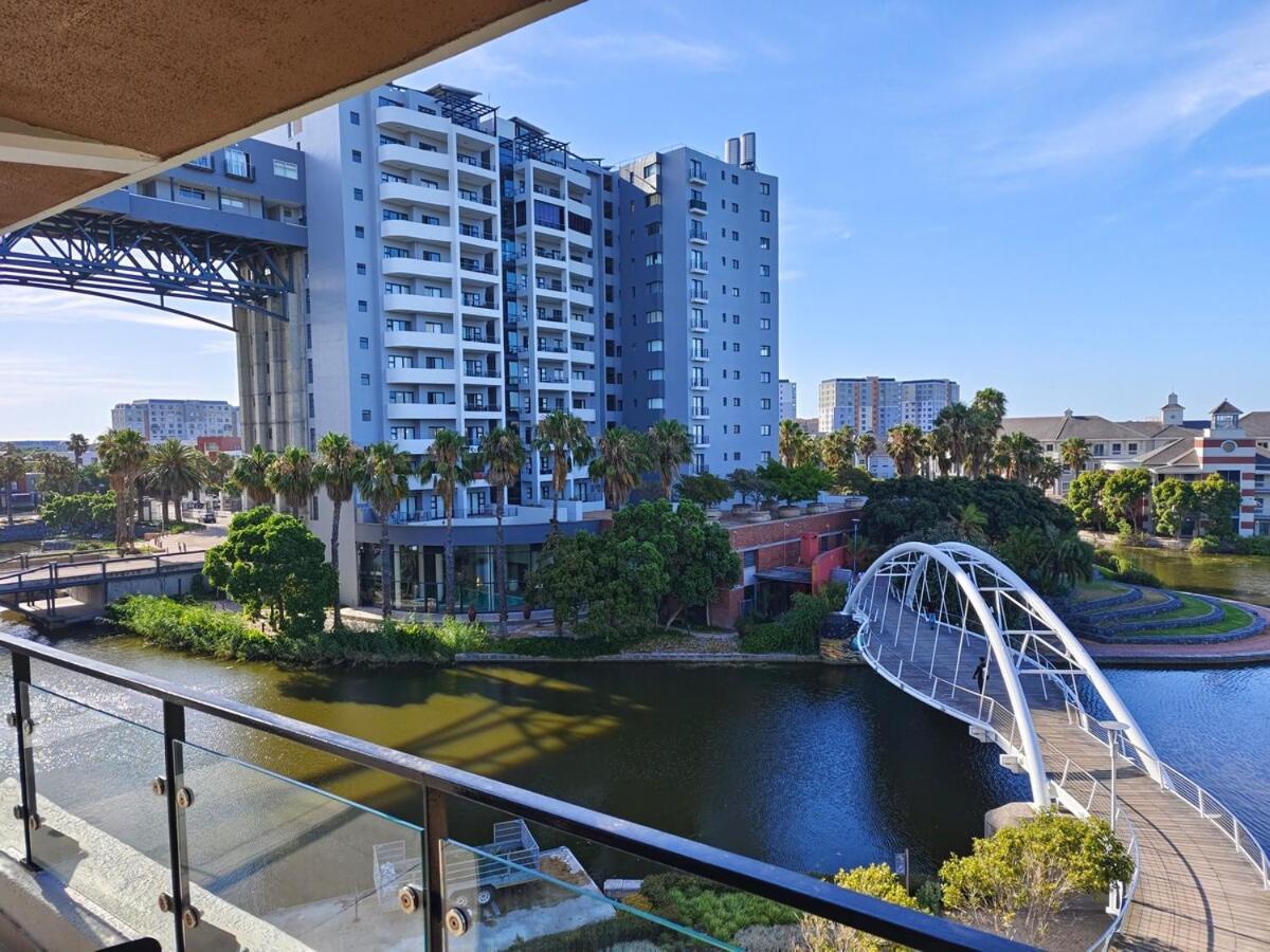 Apartment Waters Edge Luxury Century
