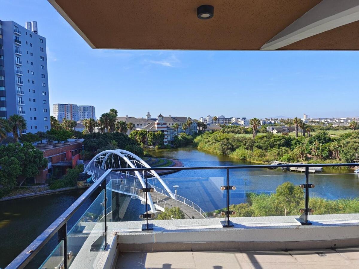 Apartment Waters Edge Luxury Century